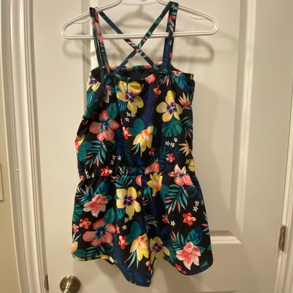 Cute dress! - Picture 2 of 2